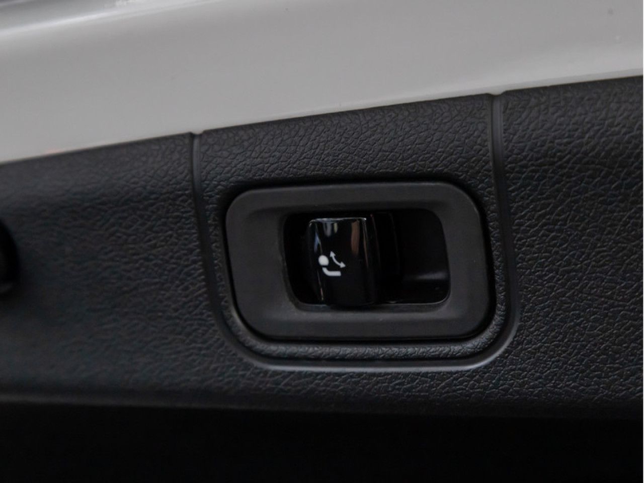 Mercedes-Benz E-Klasse – Bild 6
