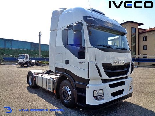 Vehicle image 1 / 14