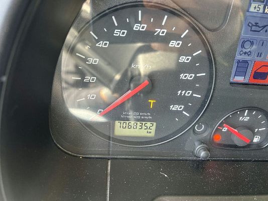 Vehicle image 12 / 14