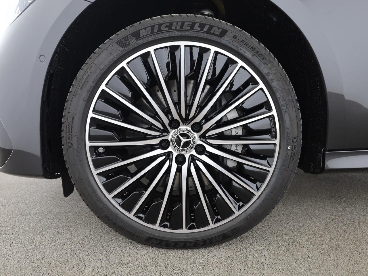 Mercedes-Benz E-Klasse – Bild 16