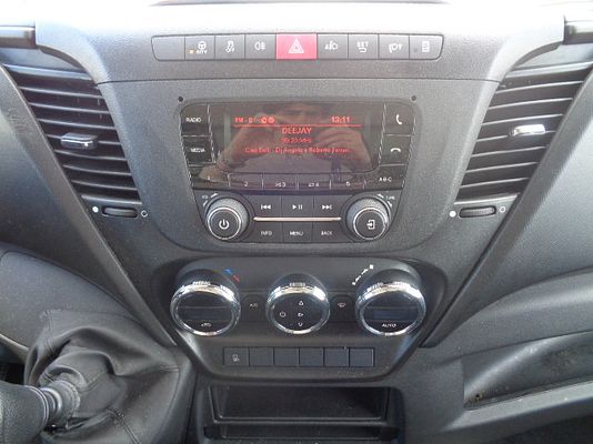 Vehicle image 11 / 12