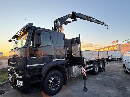 Vehicle image 2 / 18