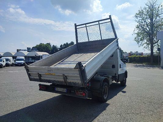 Vehicle image 5 / 10