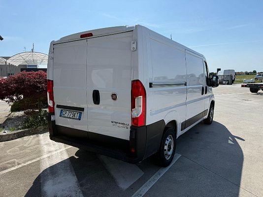 Vehicle image 10 / 12