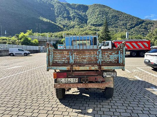 Vehicle image 3 / 8