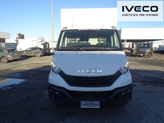 Vehicle image 2 / 15