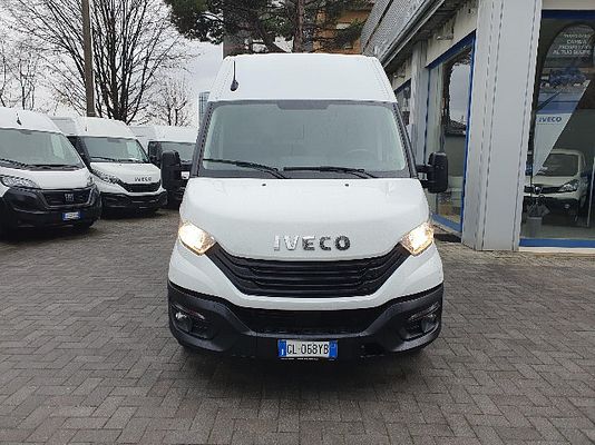Vehicle image 2 / 11