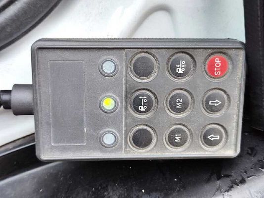 Vehicle image 12 / 15