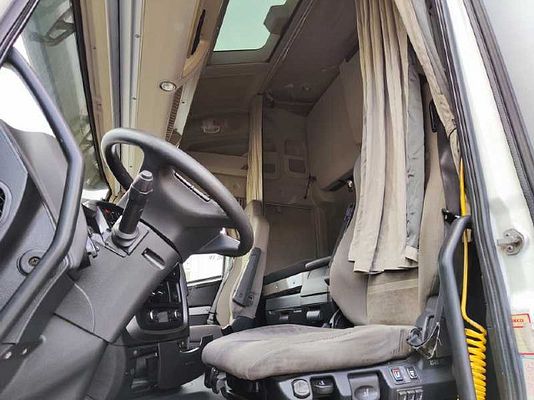 Vehicle image 5 / 12