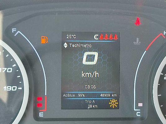 Vehicle image 8 / 9