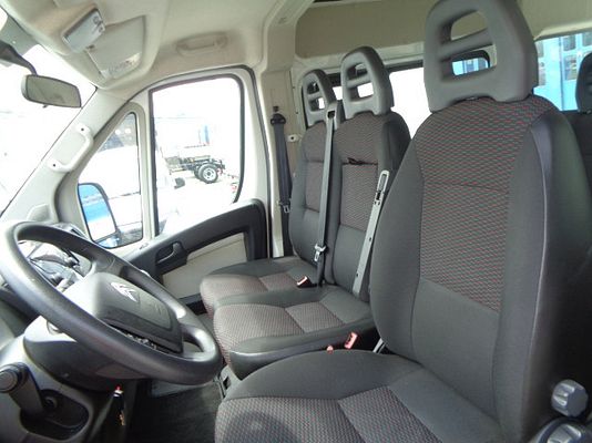 Vehicle image 7 / 15