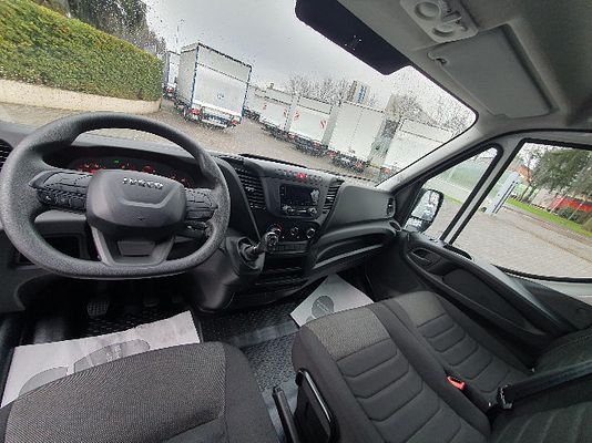 Vehicle image 10 / 11