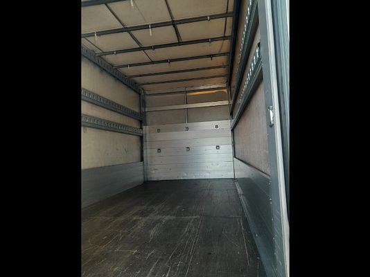 Vehicle image 10 / 20