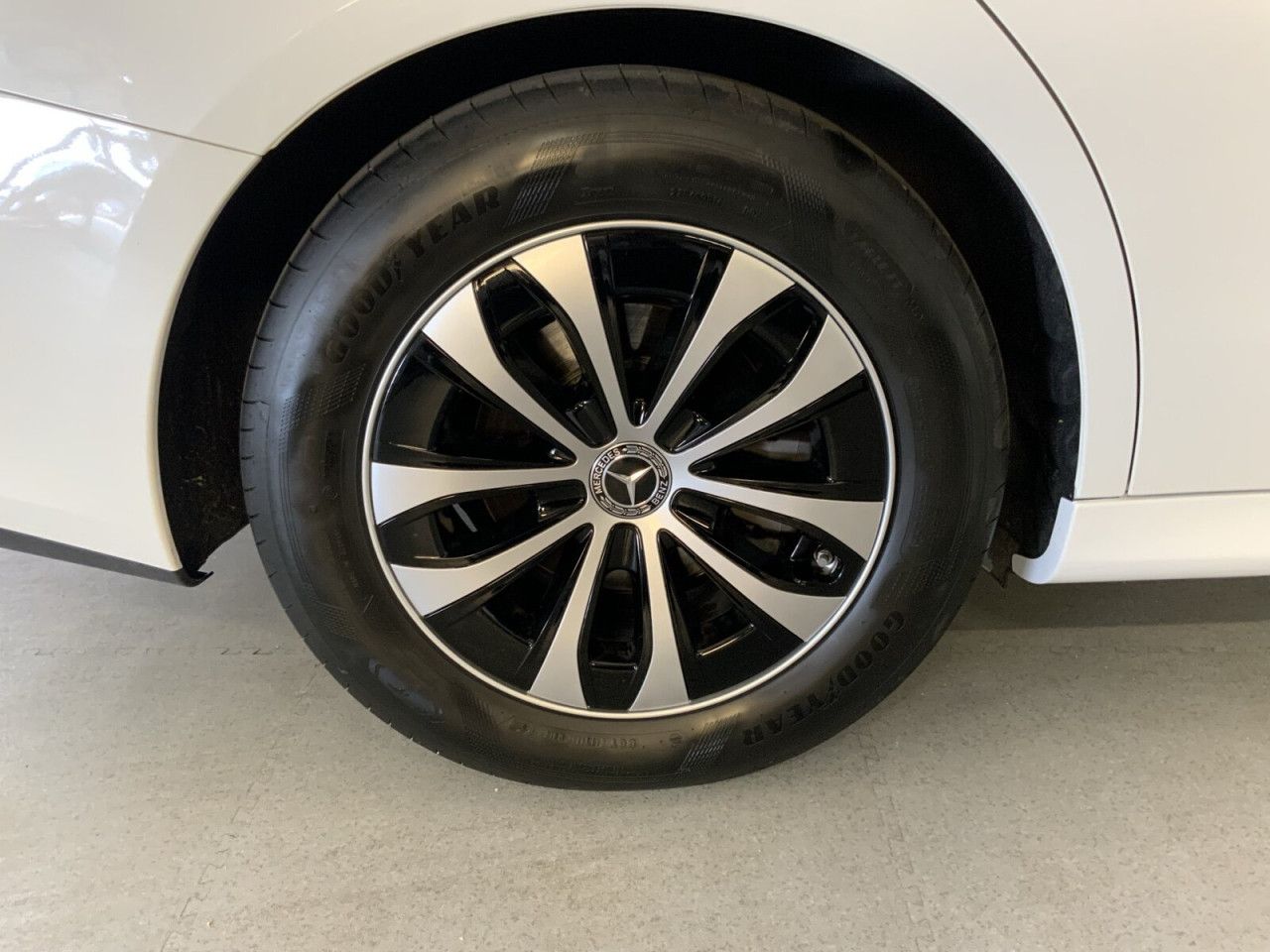 Mercedes-Benz E-Klasse – Bild 8