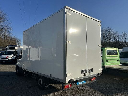 Vehicle image 7 / 12