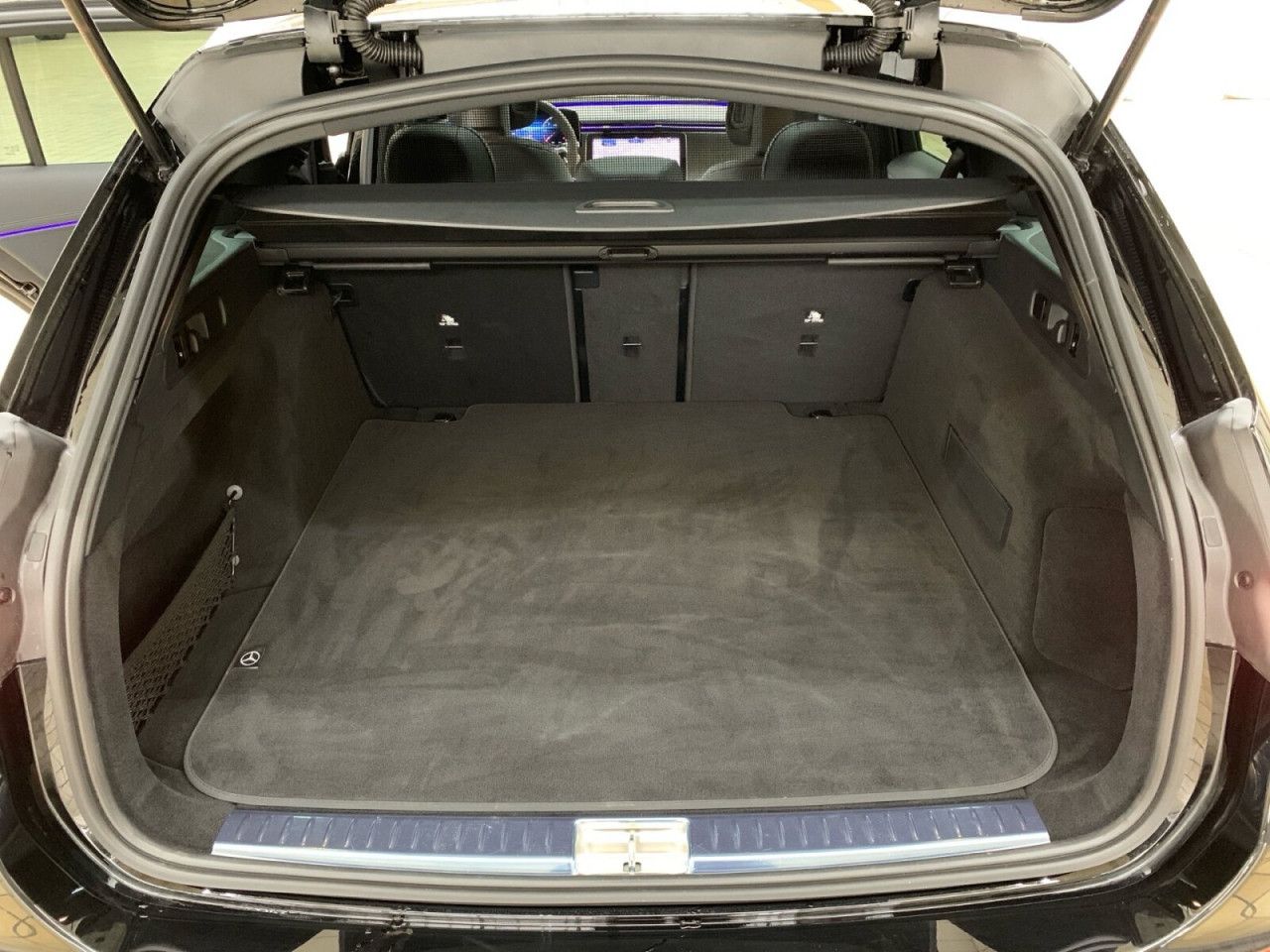 Mercedes-Benz E-Klasse – Bild 12