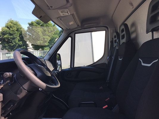 Vehicle image 8 / 9