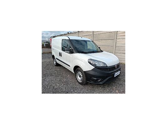 Vehicle image 1 / 5