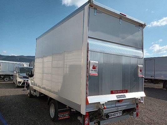 Vehicle image 4 / 5