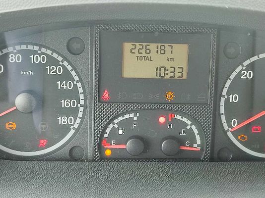 Vehicle image 7 / 8