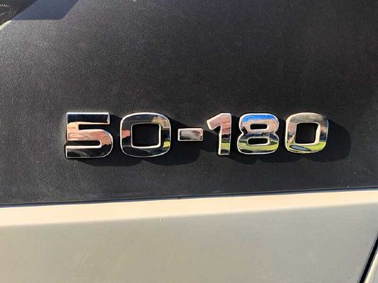 Vehicle image 9 / 10