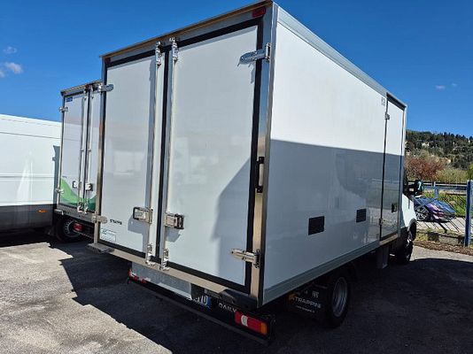 Vehicle image 4 / 11