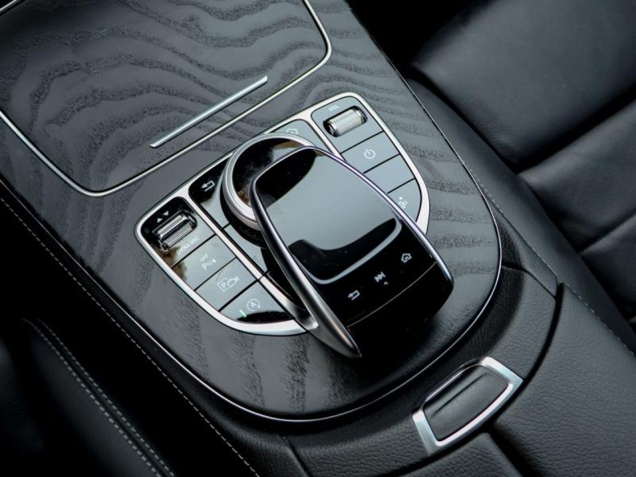 Photo du v&eacute;hicule 16 / 18