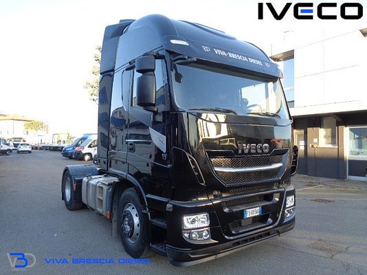 Vehicle image 3 / 15