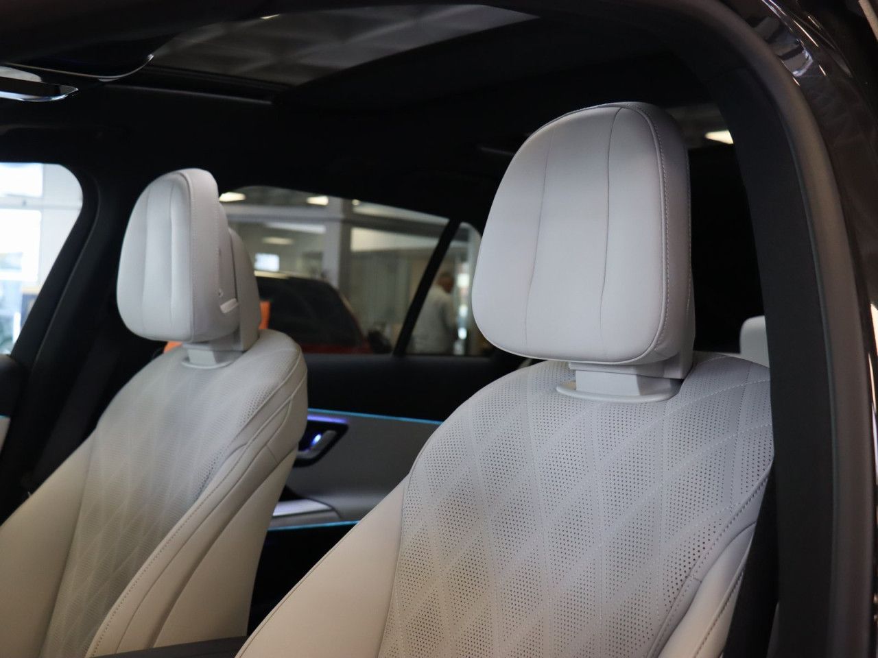 Mercedes-Benz E-Klasse – Bild 17