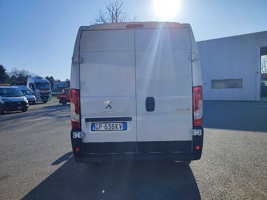 Vehicle image 6 / 11