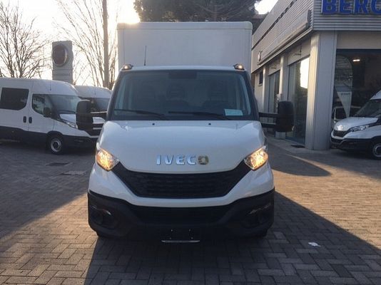Vehicle image 2 / 11