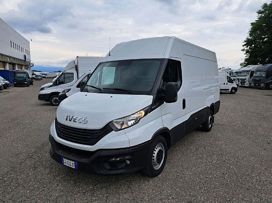 Vehicle image 1 / 16