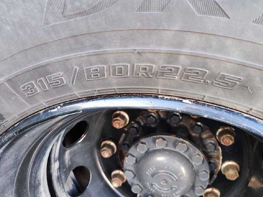 Vehicle image 13 / 15