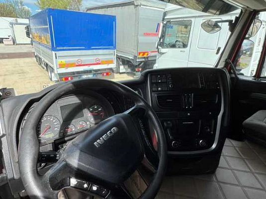 Vehicle image 4 / 4
