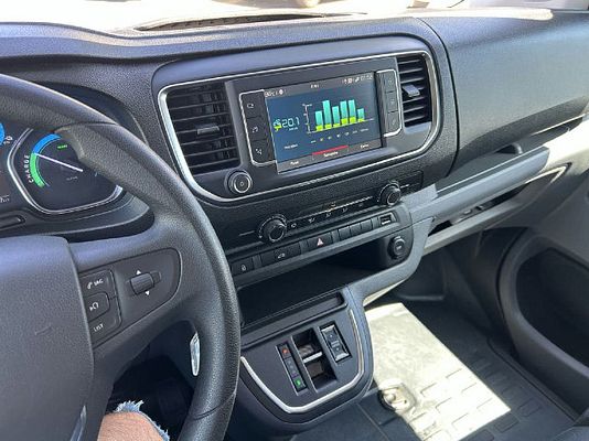 Vehicle image 13 / 16