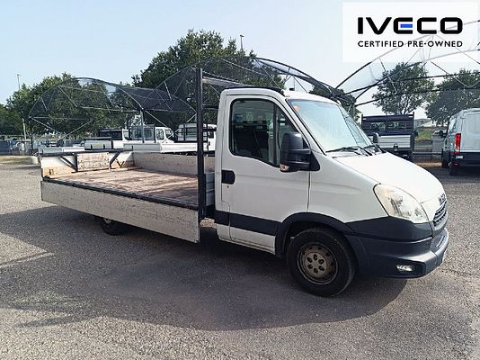 Vehicle image 4 / 8