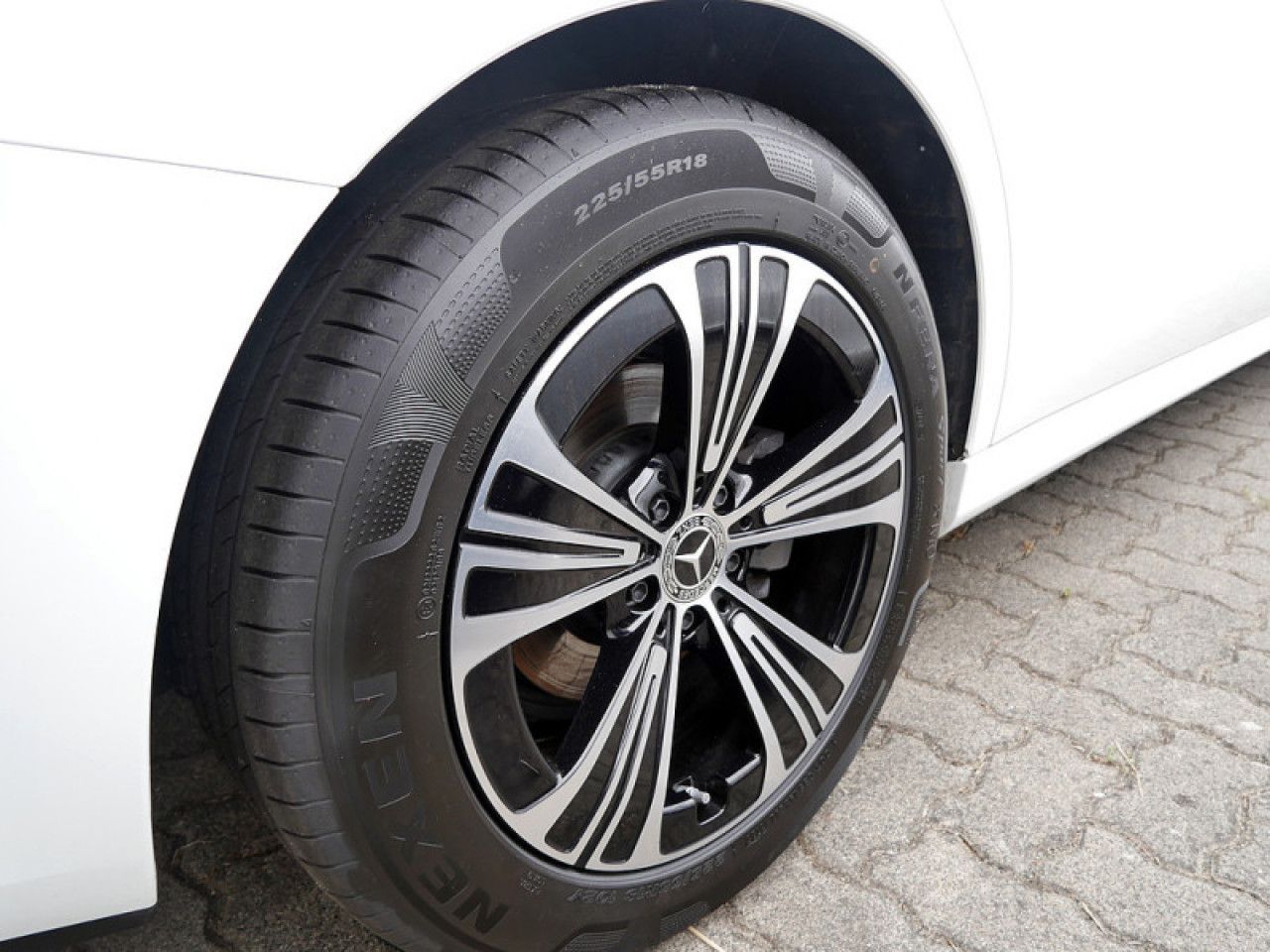 Mercedes-Benz E-Klasse – Bild 8