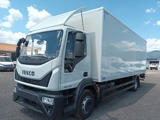 Vehicle image 1 / 5
