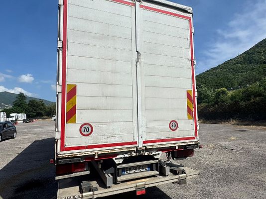 Vehicle image 3 / 7