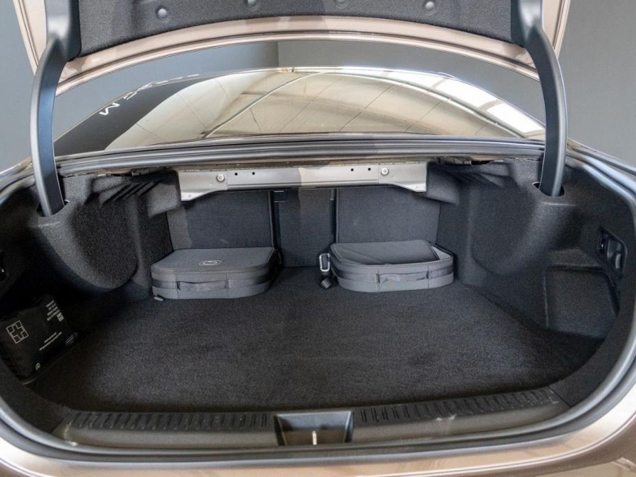 Mercedes-Benz E-Klasse – Bild 13