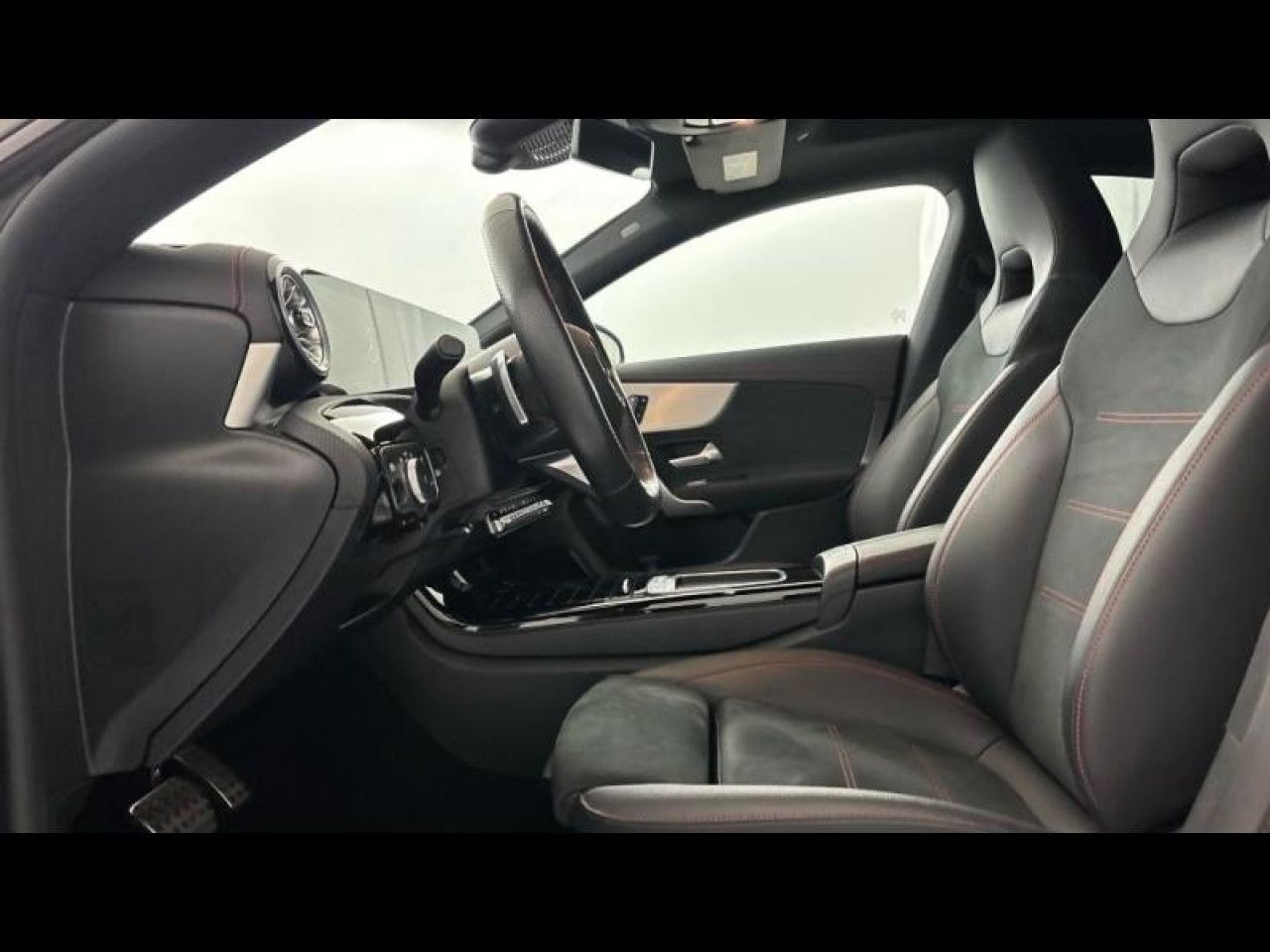 Photo du v&eacute;hicule 12 / 18