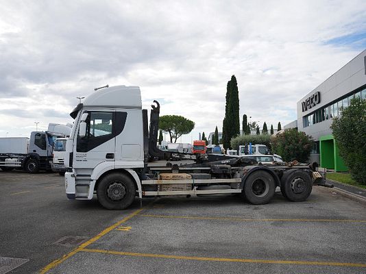Vehicle image 4 / 13