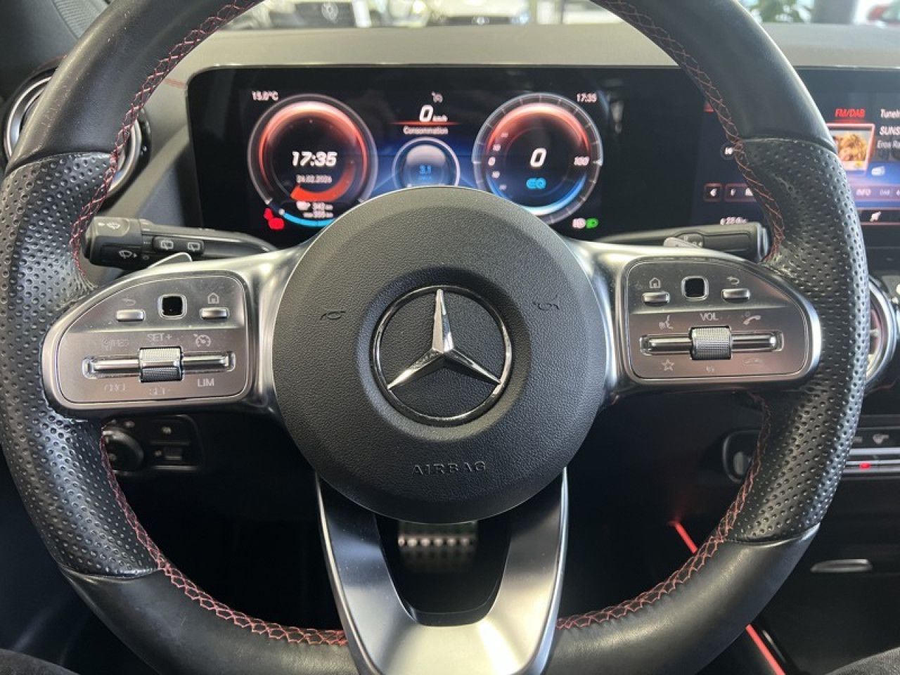 Photo du v&eacute;hicule 14 / 18