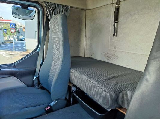 Vehicle image 9 / 11