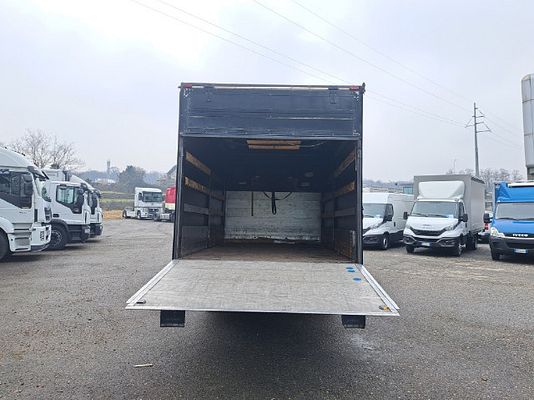 Vehicle image 10 / 16