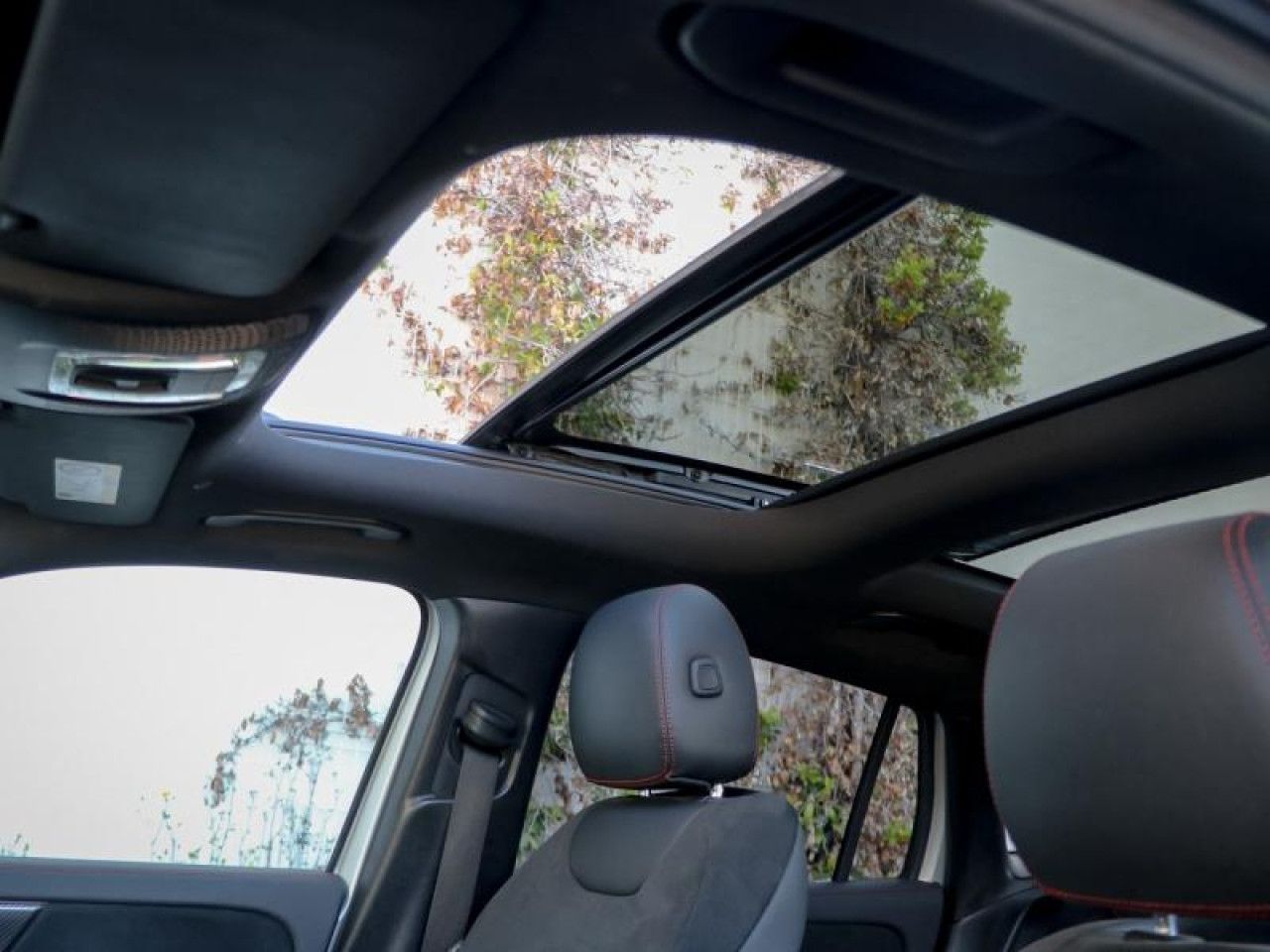 Photo du v&eacute;hicule 16 / 18