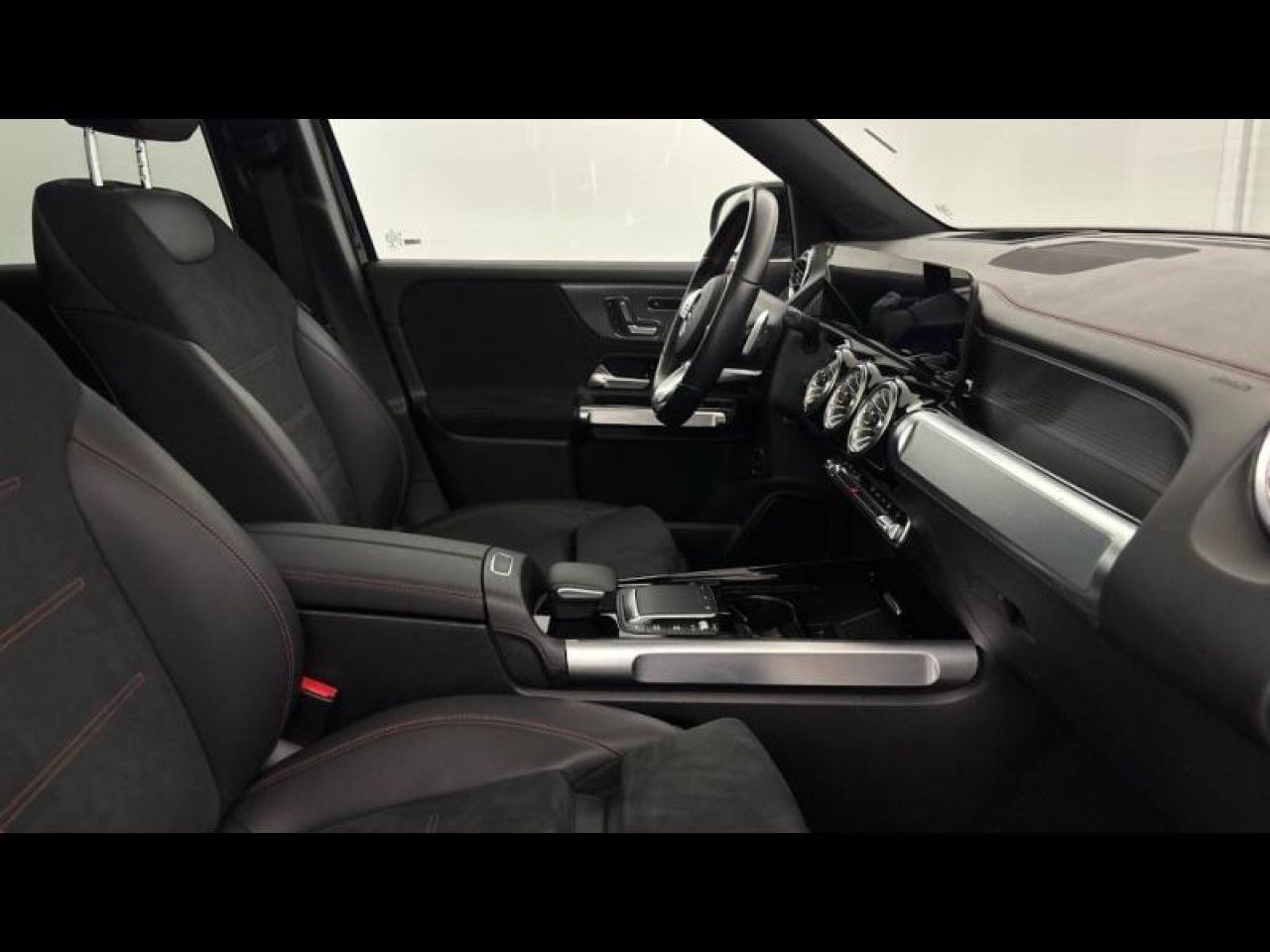 Photo du v&eacute;hicule 16 / 18