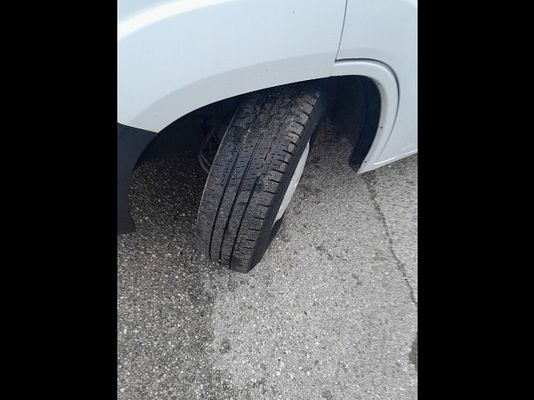 Vehicle image 5 / 21