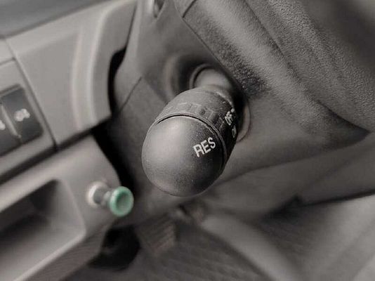 Vehicle image 12 / 13