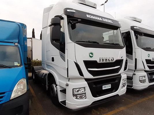 Vehicle image 1 / 2